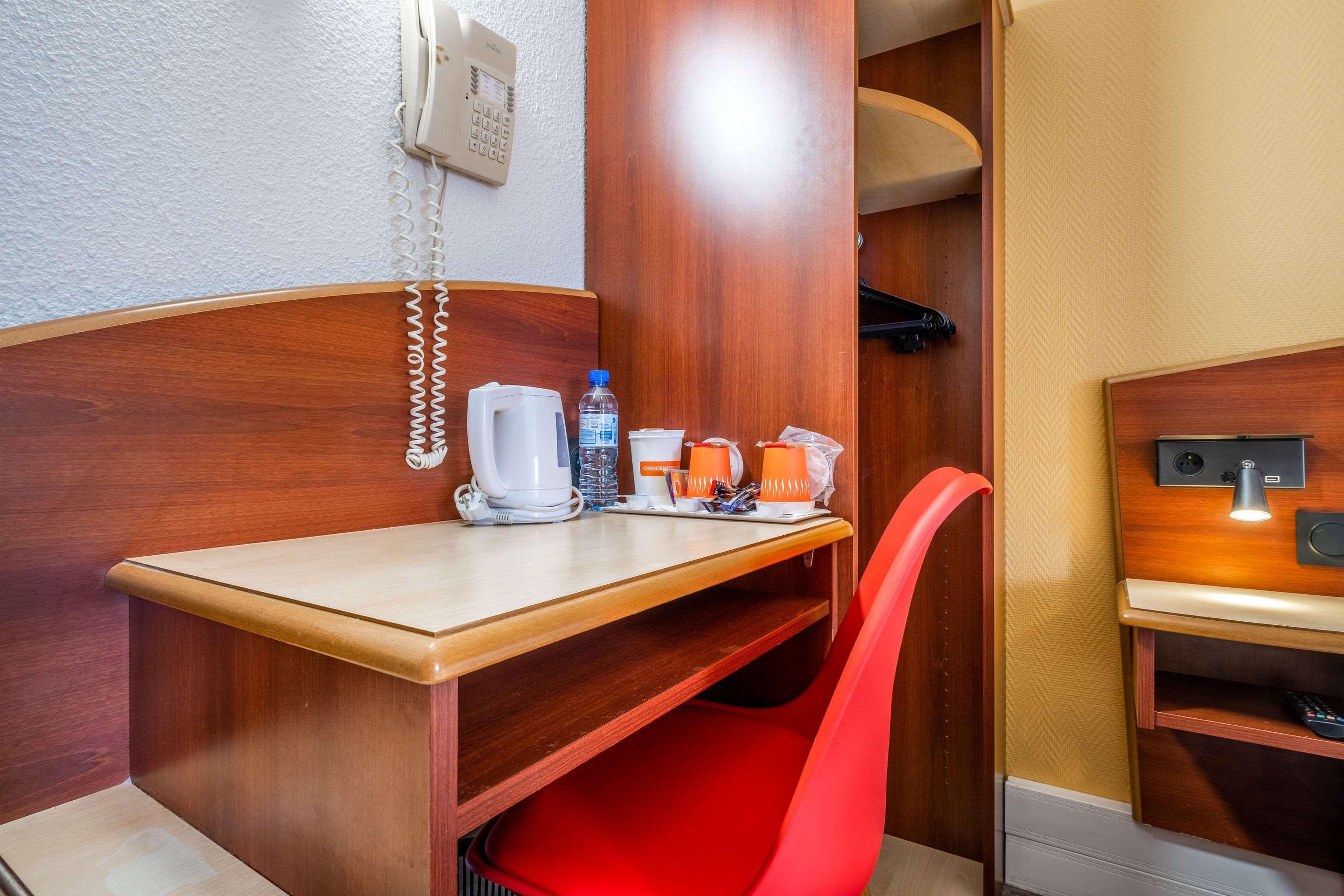 Comfort Hotel Etampes Luaran gambar