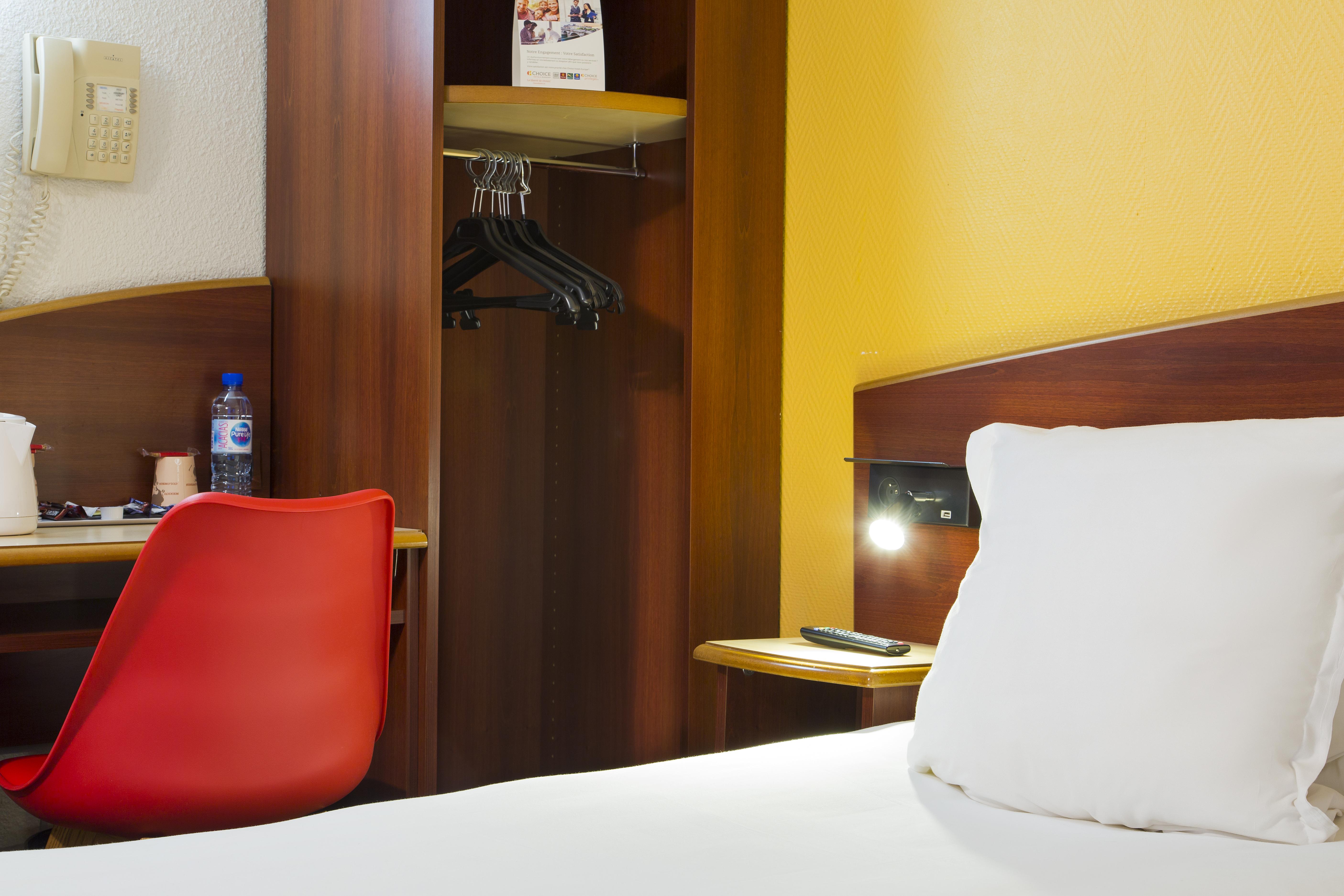 Comfort Hotel Etampes Luaran gambar