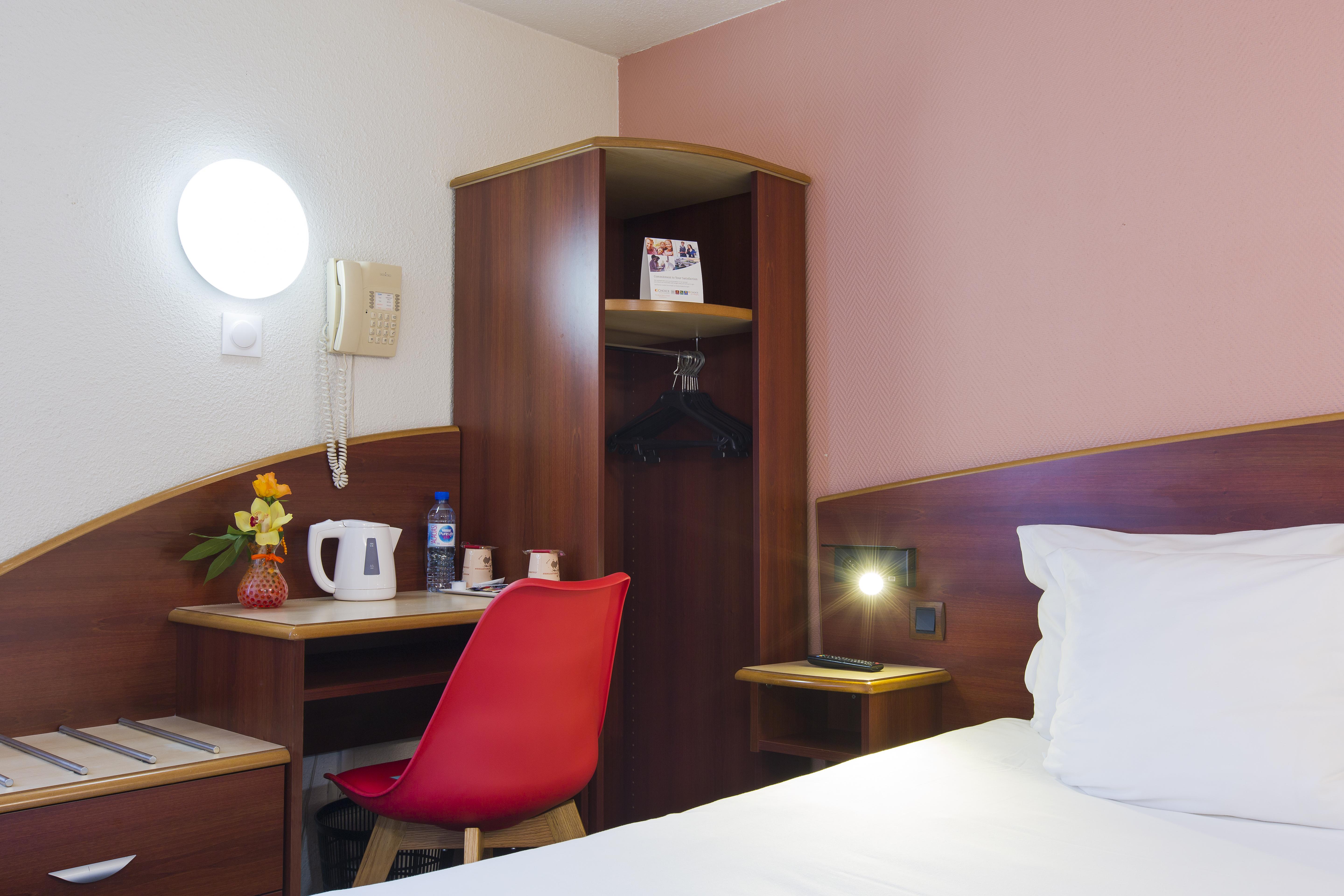 Comfort Hotel Etampes Luaran gambar