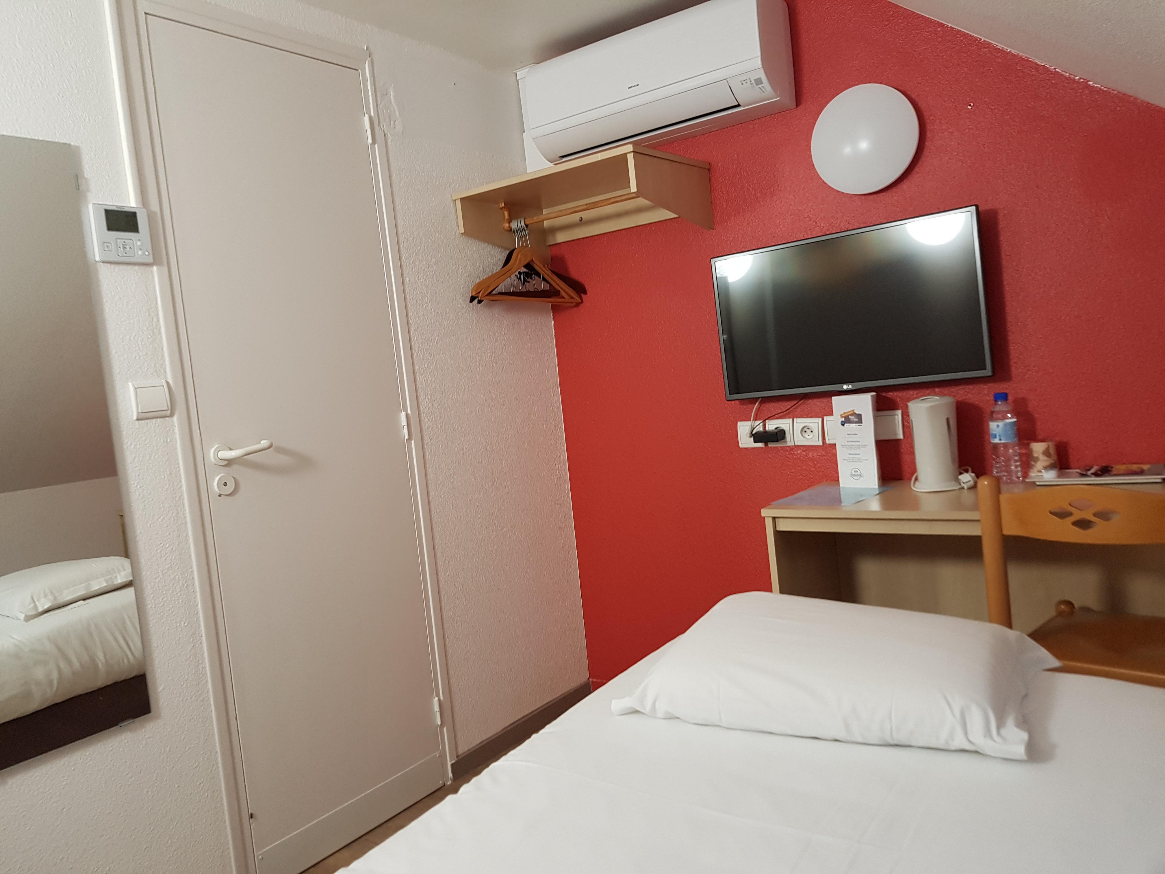 Comfort Hotel Etampes Luaran gambar