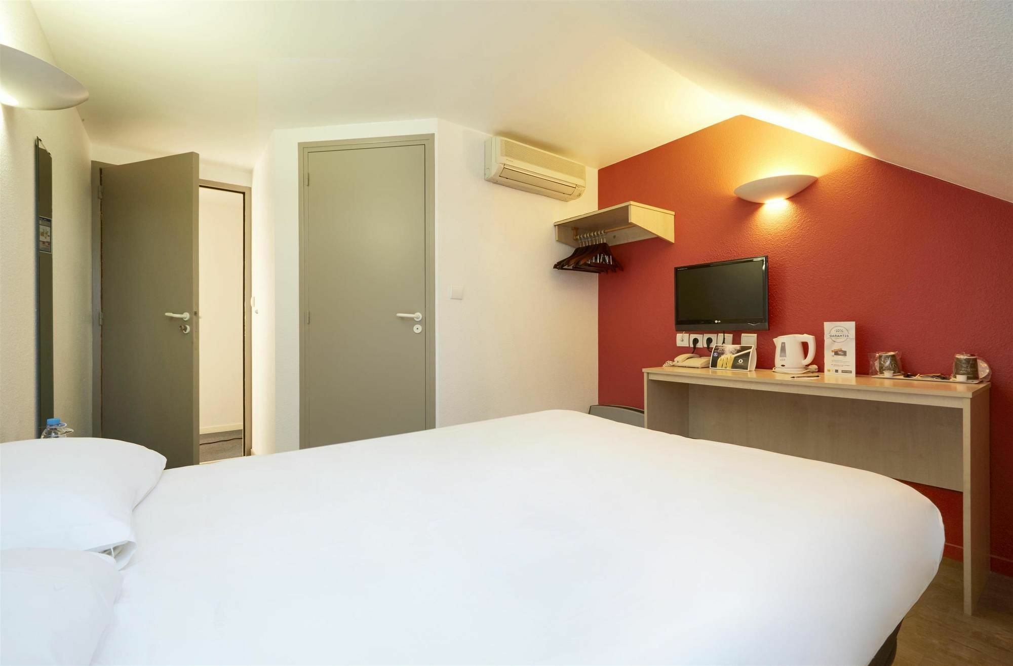 Comfort Hotel Etampes Luaran gambar